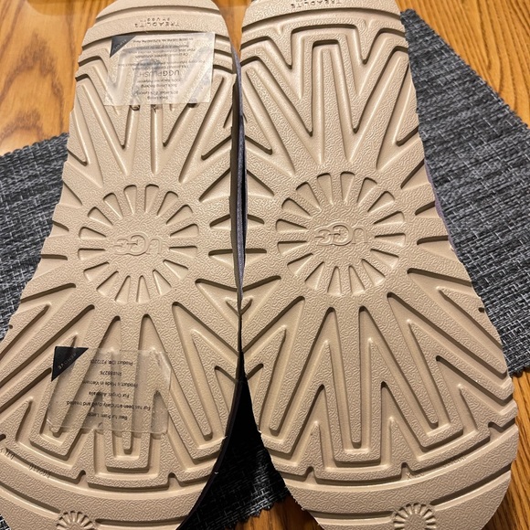 UGG Lilac Women's Slippers - Picture 6 of 8